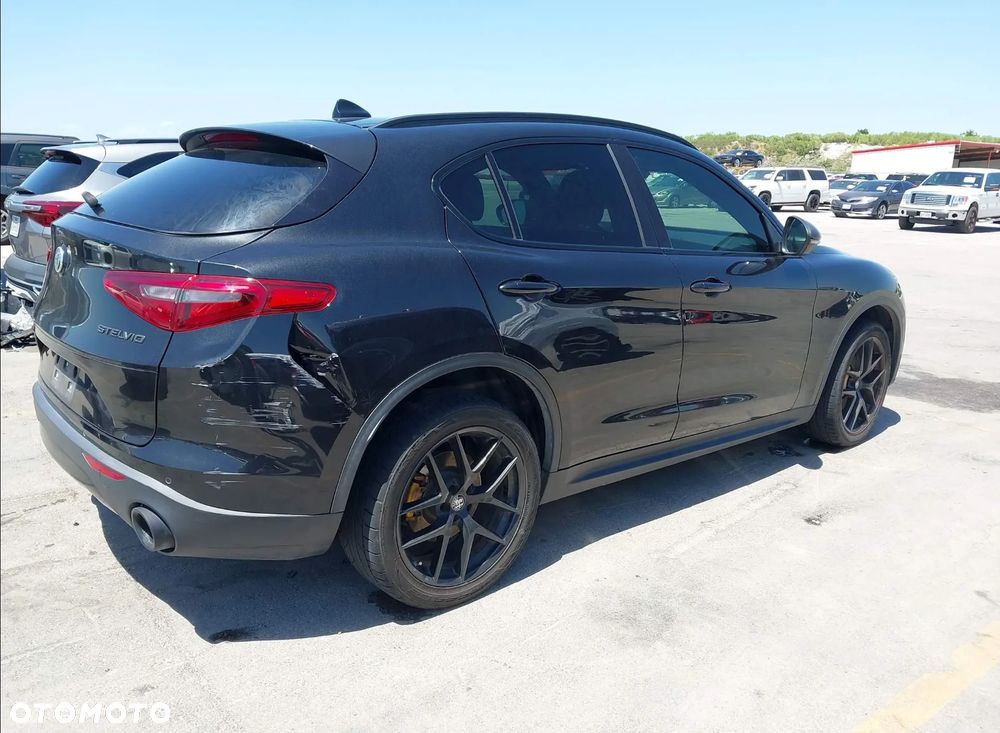 Alfa Romeo Stelvio - 7