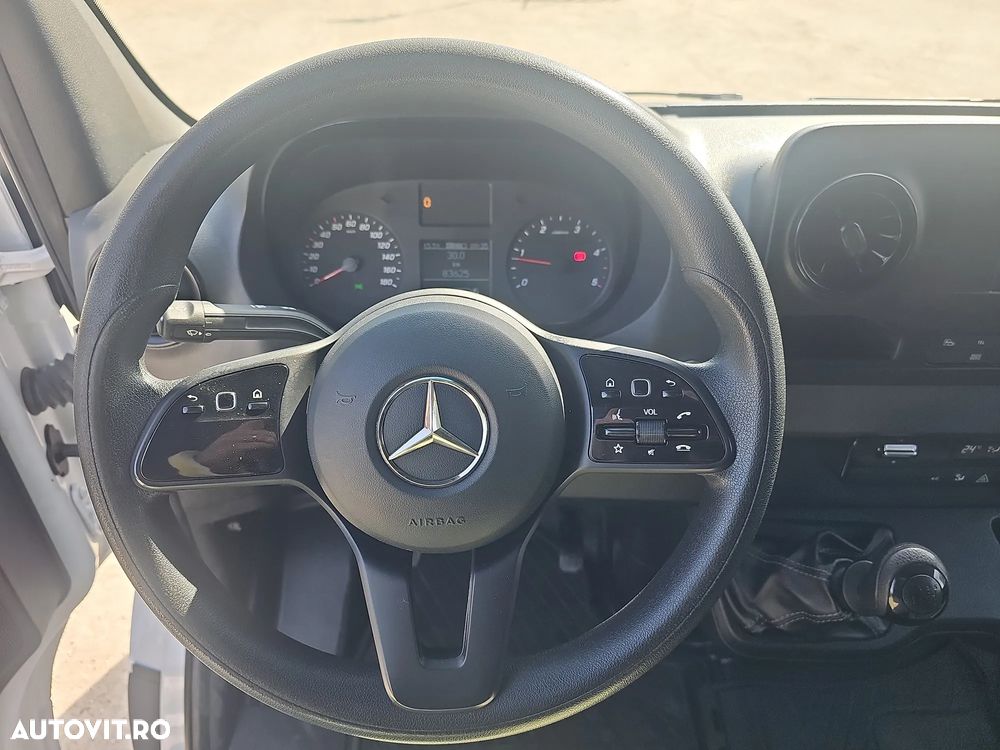 Mercedes-Benz Sprinter - 13