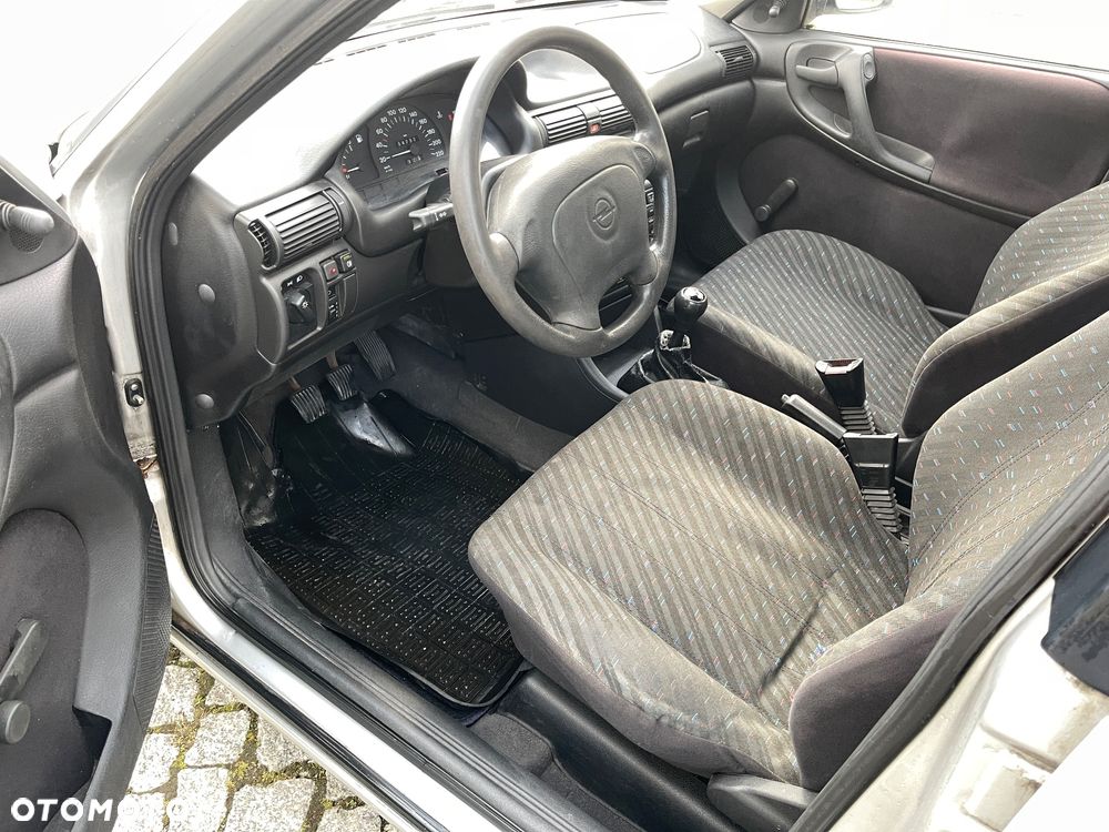 Opel Astra 1.4 GL - 7