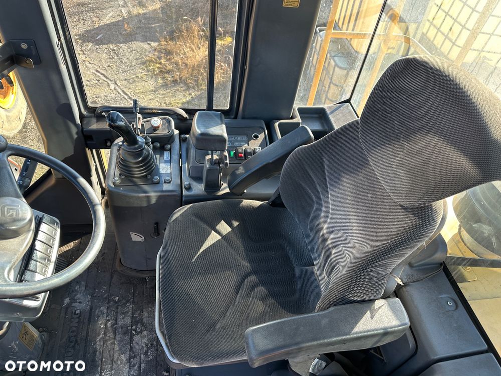 Liu Gong CLG862 lll Cat Liebherr JCB - 16