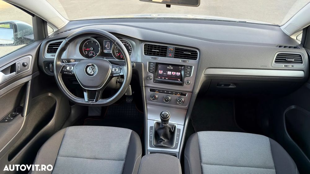 Volkswagen Golf - 6