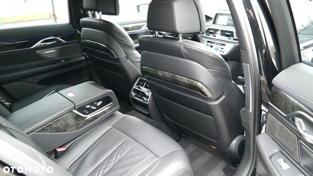 BMW Seria 7 750i xDrive sport - 11