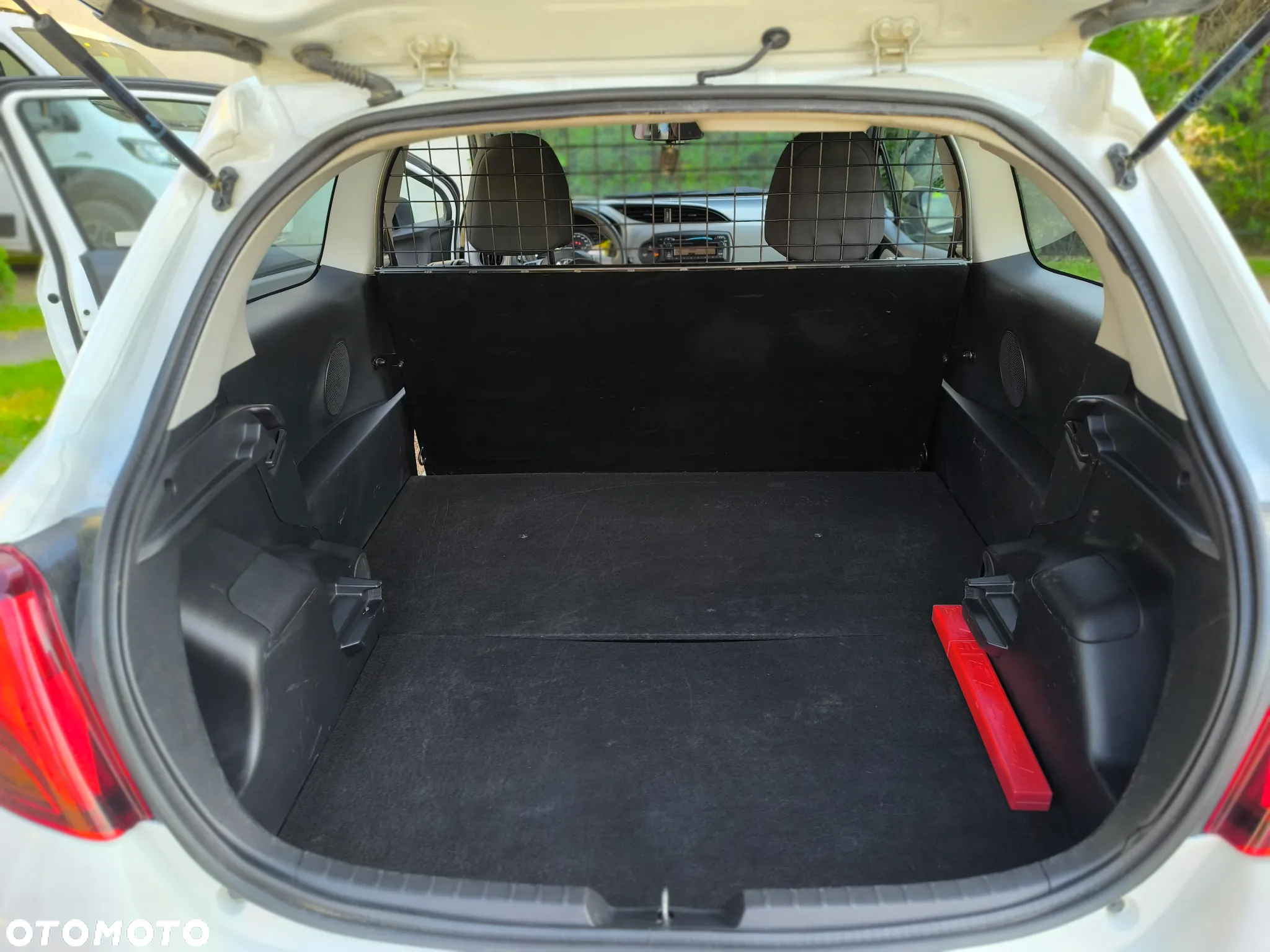 Toyota Yaris Van - 13