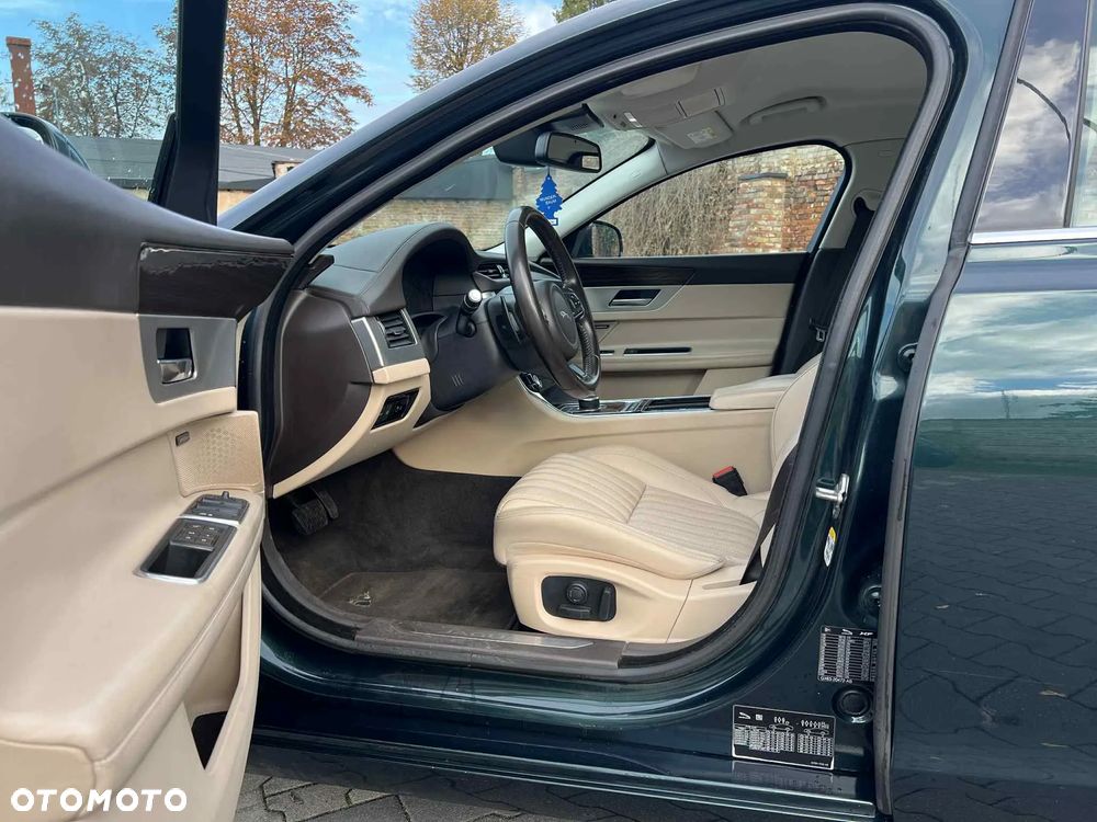 Jaguar XF ver-20d-awd-sportbrake-prestige - 11