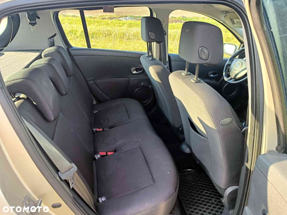 Renault Clio 1.2 16V Dynamique - 12
