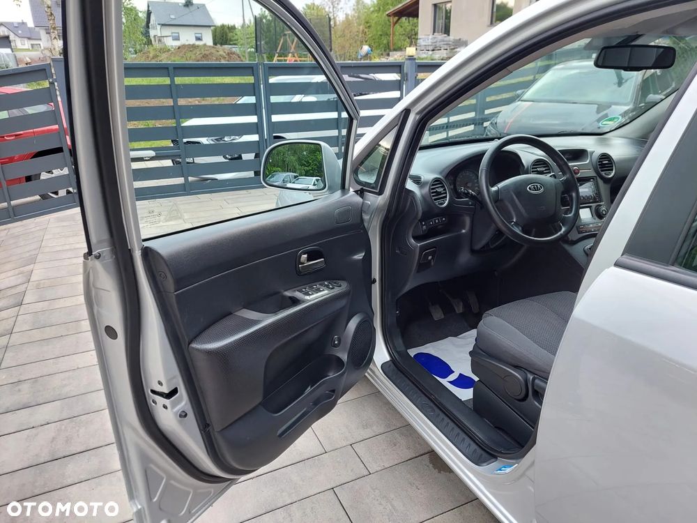 Kia Carens 2.0 CVVT EX - 15