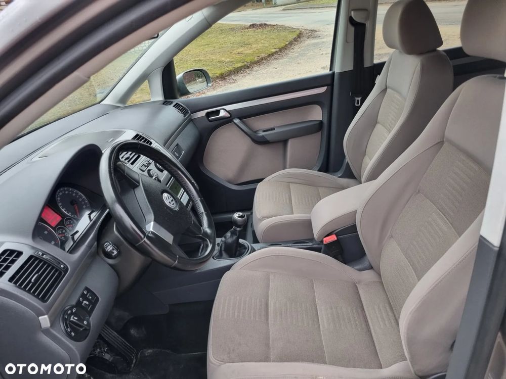 Volkswagen Touran 2.0 TDI Highline - 6