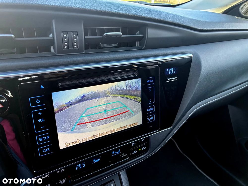 Toyota Auris Hybrid 135 Prestige - 13