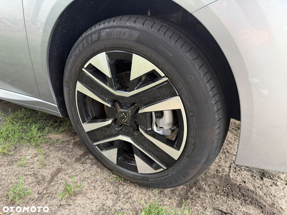 Peugeot 208 - 16