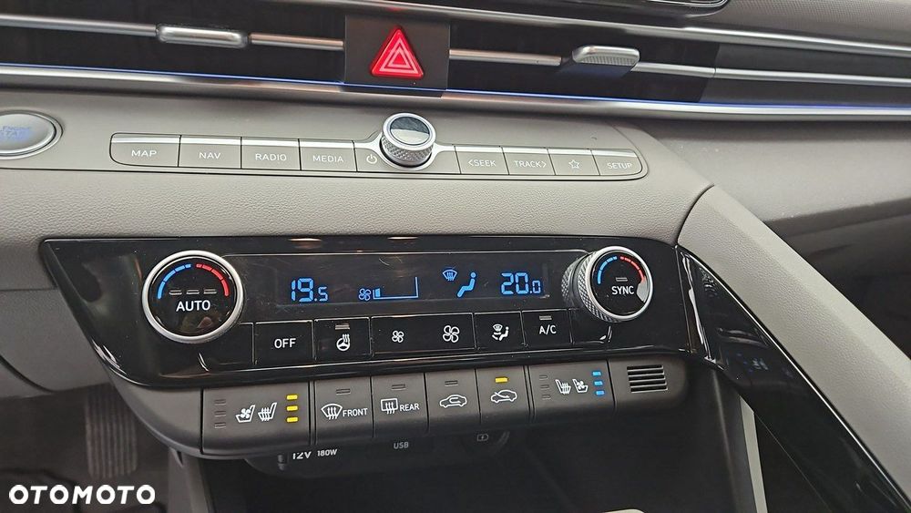 Hyundai Elantra 1.6 Executive CVT - 19
