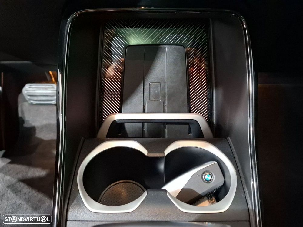 BMW iX1 eDrive20 — fotografia 19