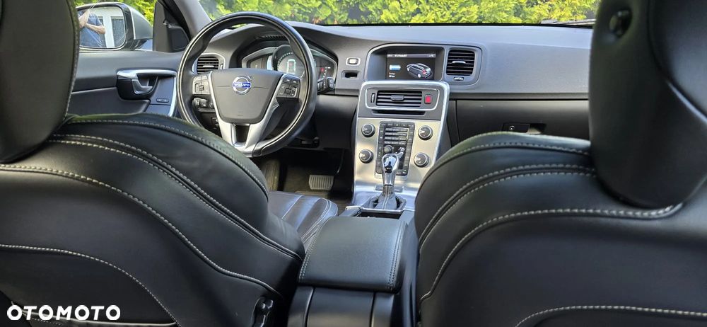 Volvo V60 D6 AWD Plug-in Hybrid Summum - 11