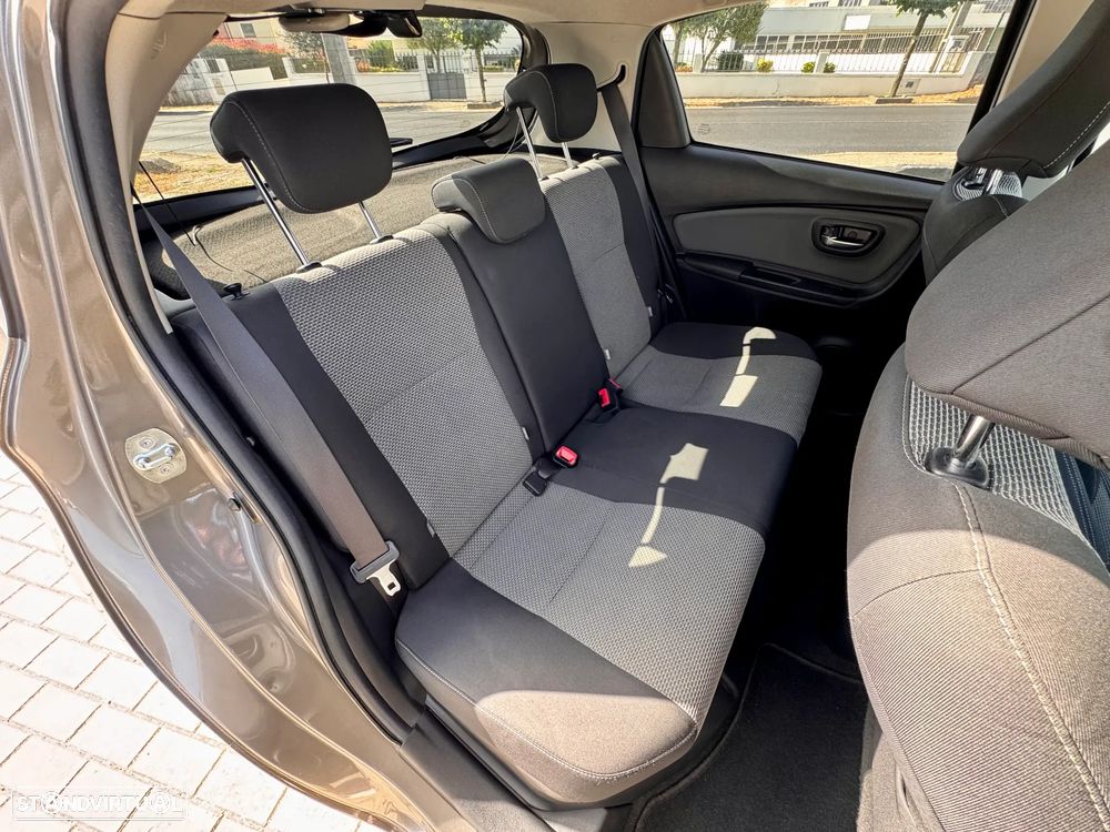 Toyota Yaris 1.5 HSD Sport+Navi - 18