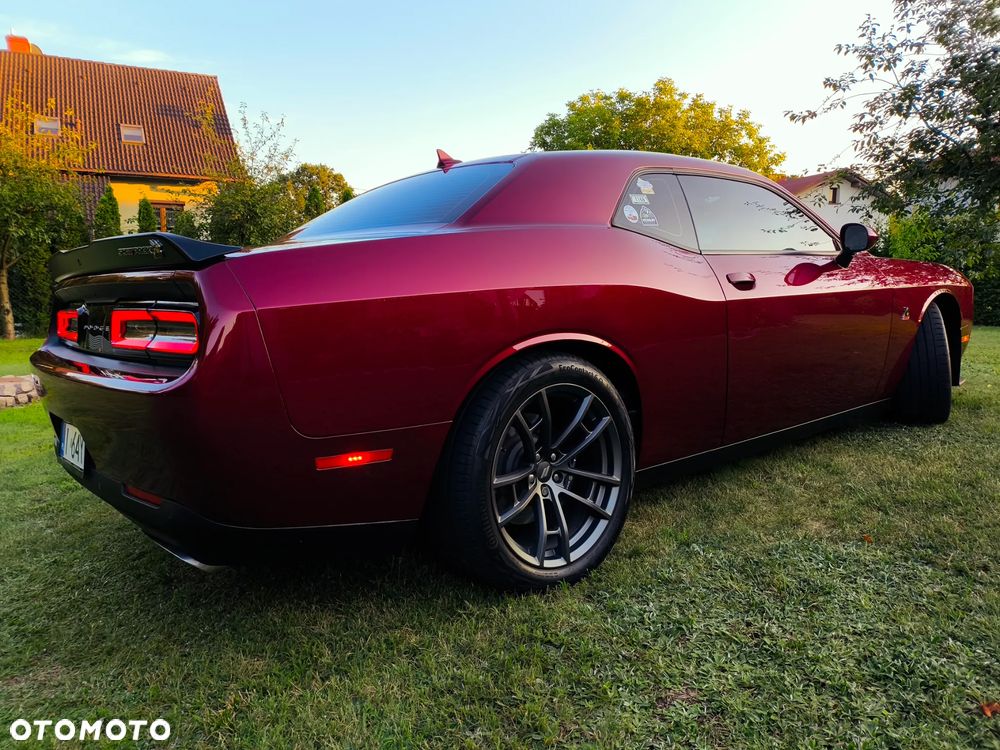 Dodge Challenger - 28
