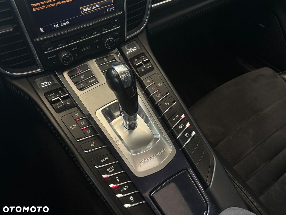 Porsche Panamera - 22