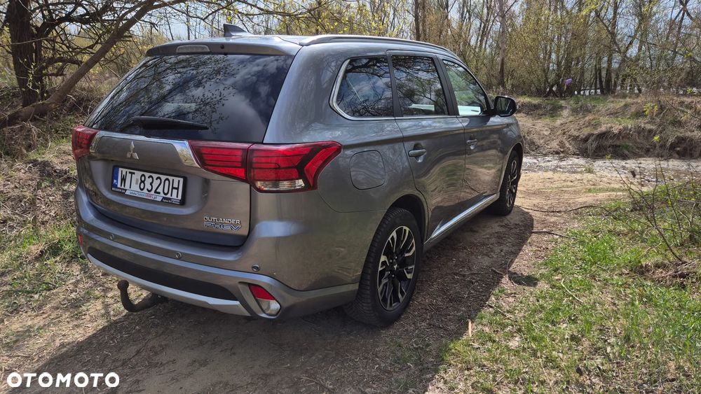 Mitsubishi Outlander - 2