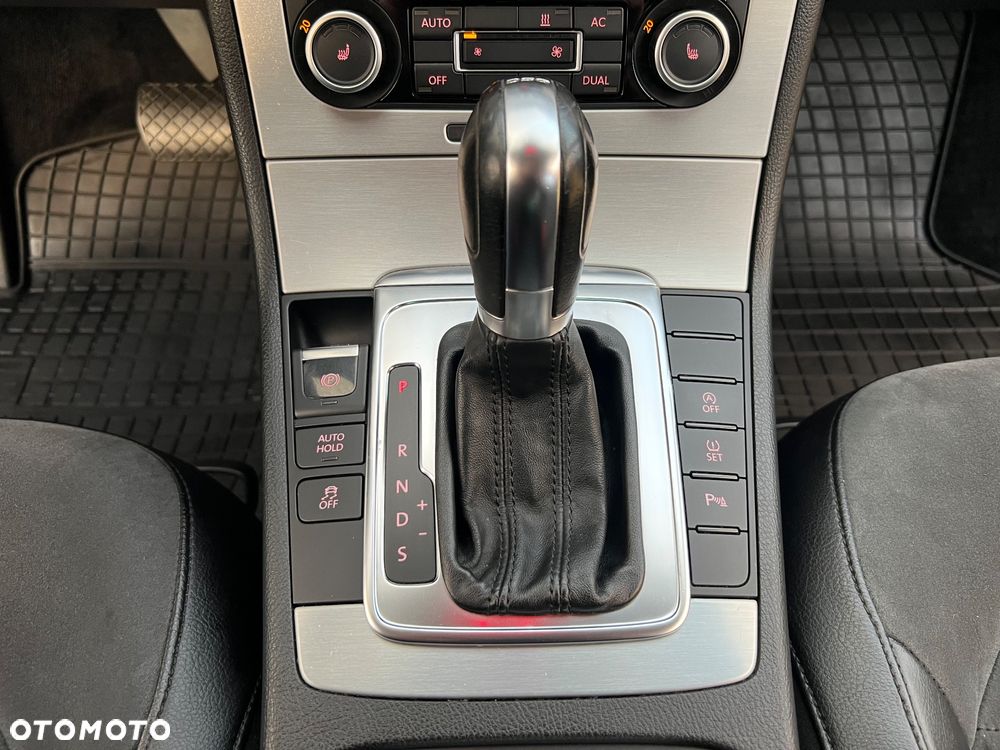 Volkswagen Passat - 15