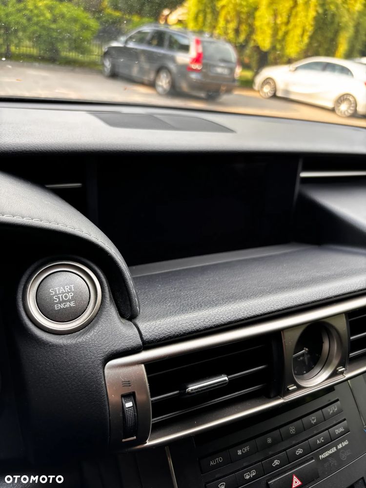 Lexus IS 200t Elite - 17