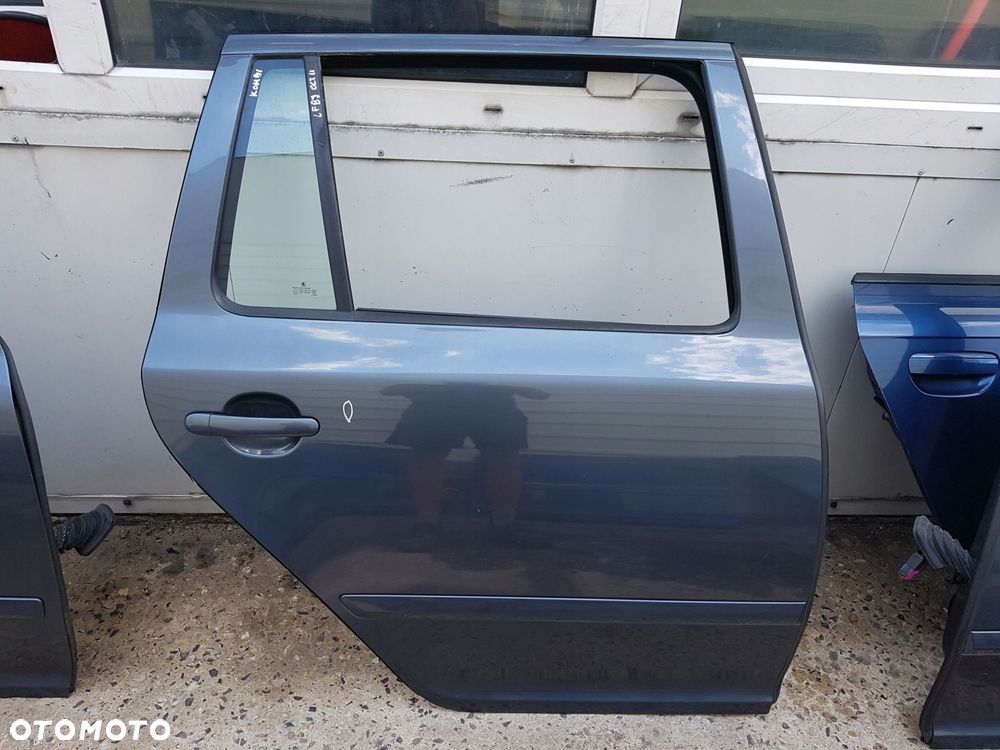 SKODA OCTAVIA 2 II LIFT 08-12r KOMBI DRZWI PRAWE TYŁ LF8J - 1