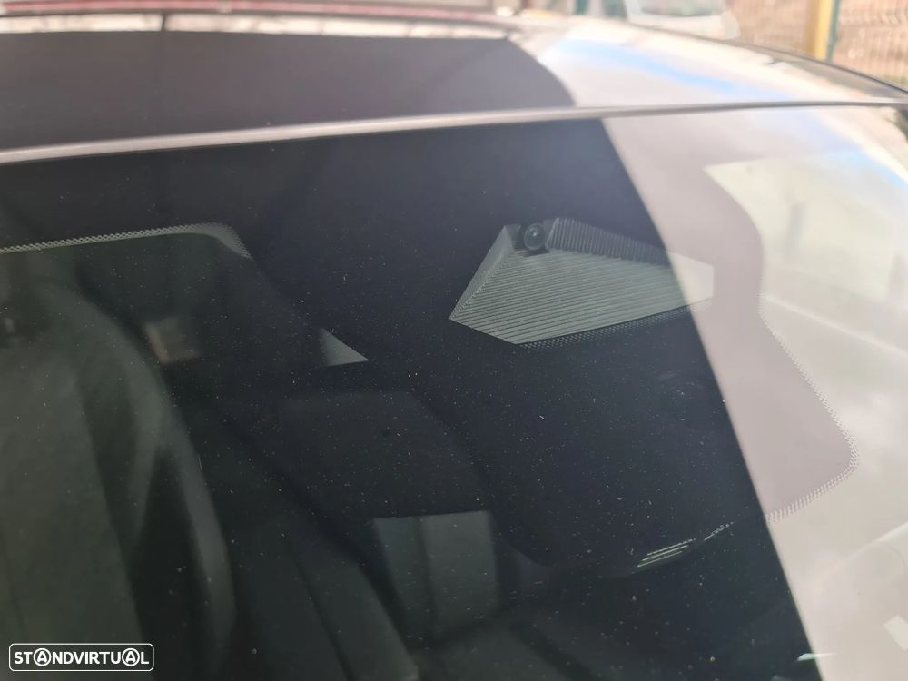 Peugeot 408 1.2 PureTech Allure EAT8 - 39
