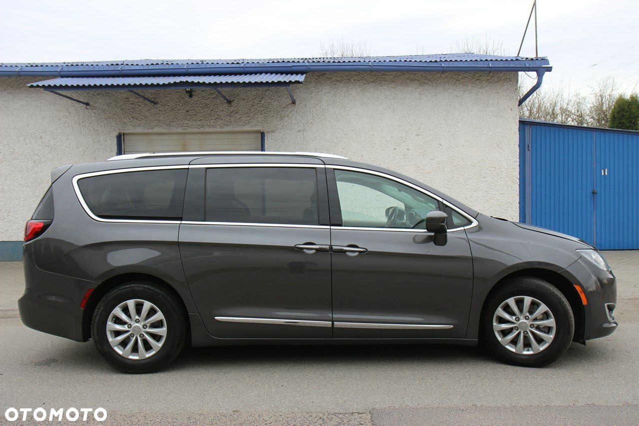 Chrysler Pacifica - 14