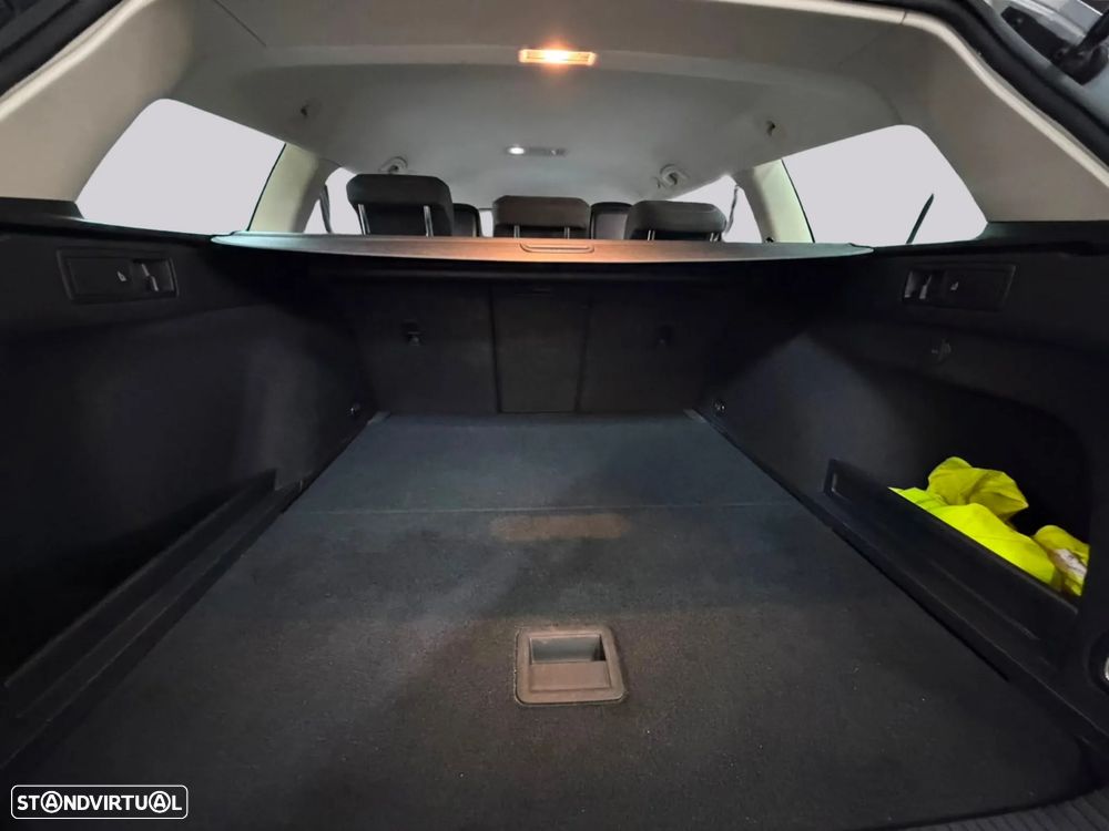 VW Passat 1.6 TDI Business DSG - 39