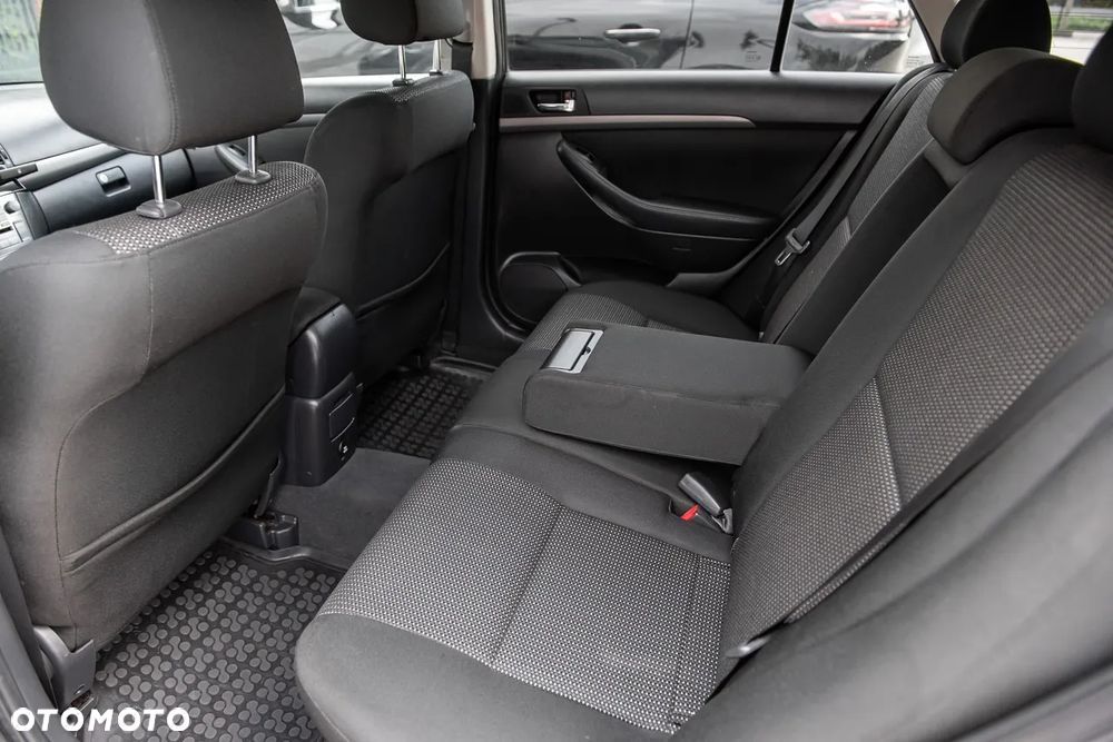 Toyota Avensis 1.8 VVT-i Terra Plus - 20
