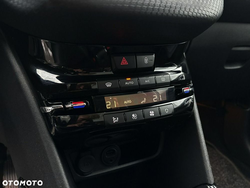 Peugeot 2008 1.2 Pure Tech Allure S&S - 10