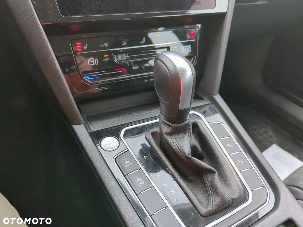 Volkswagen Passat 2.0 TDI EVO Elegance DSG - 8