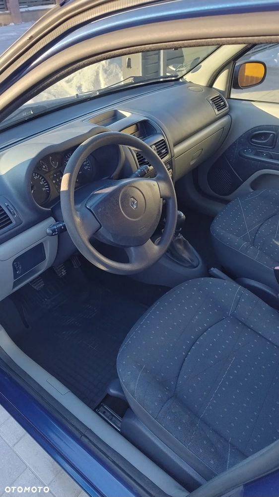 Renault Clio 1.2 16V Confort Authentique - 10