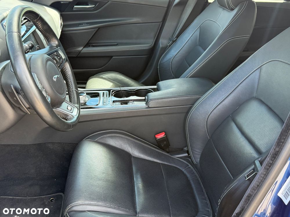 Jaguar XE 20d R-Sport - 10