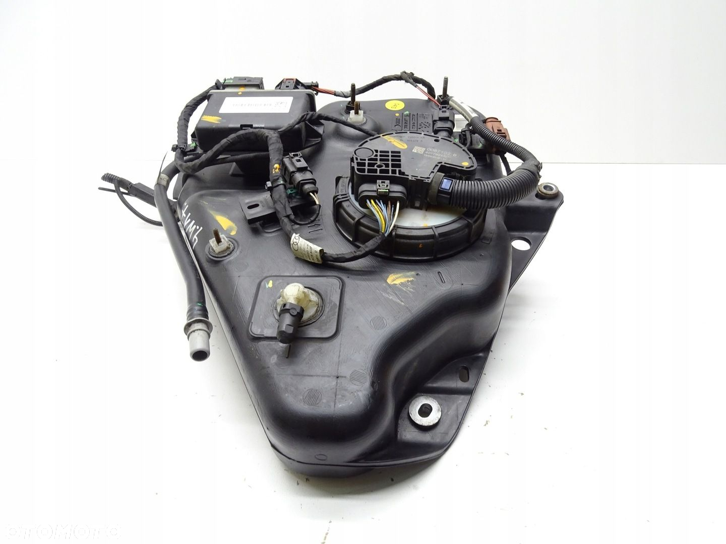 ZBIORNIK ZBIORNICZEK PŁYNU ADBLUE AUDI A4 B8 LIFT 2.0 TDI 8K0131877S - 6