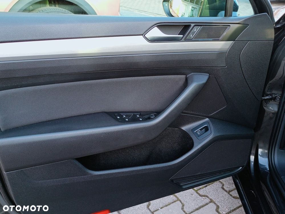 Volkswagen Passat 1.4 TSI BMT Trendline - 17