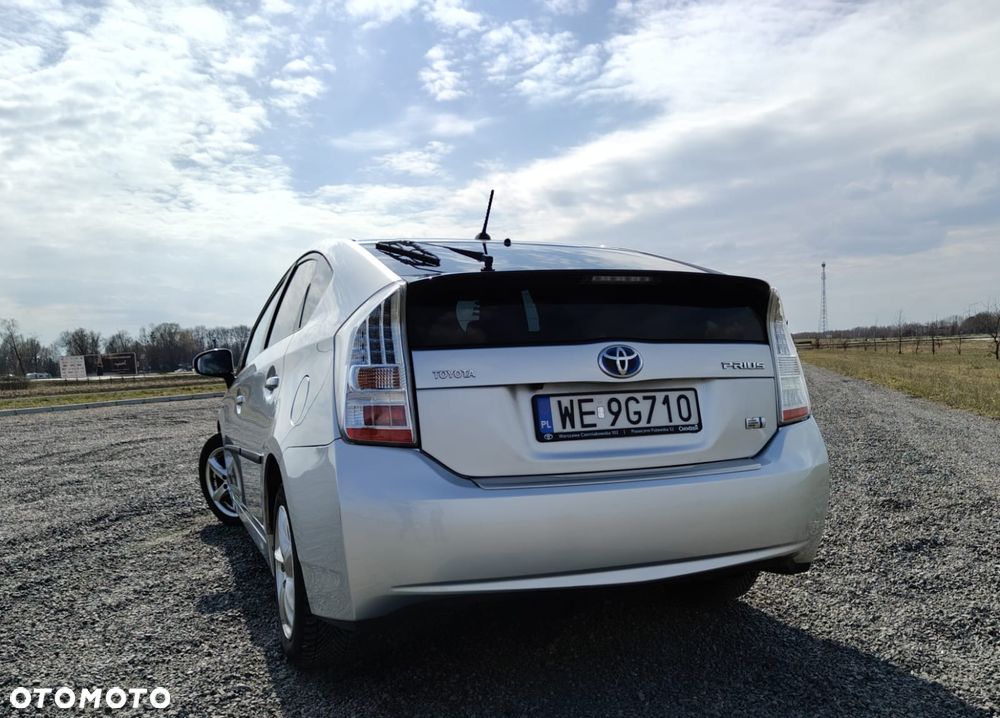 Toyota Prius (Hybrid) - 5