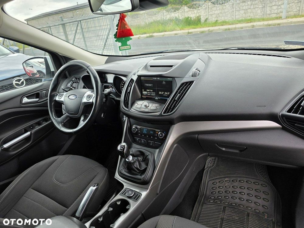 Ford Kuga 2.0 TDCi 2x4 Titanium - 24