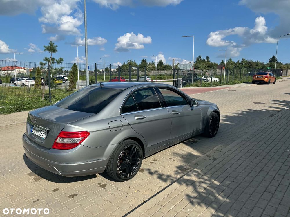 Mercedes-Benz Klasa C 220 CDI BlueEff Edition Avantgarde - 4