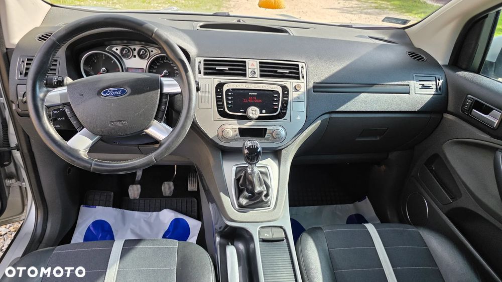 Ford Kuga 2.0 TDCi 2x4 Titanium - 16