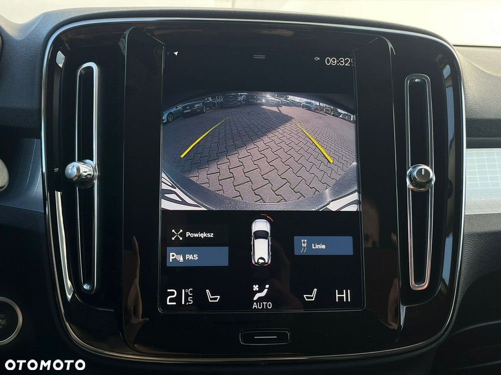 Volvo XC 40 T3 Momentum Pro - 24