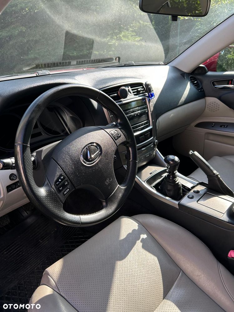 Lexus IS 220d - 11