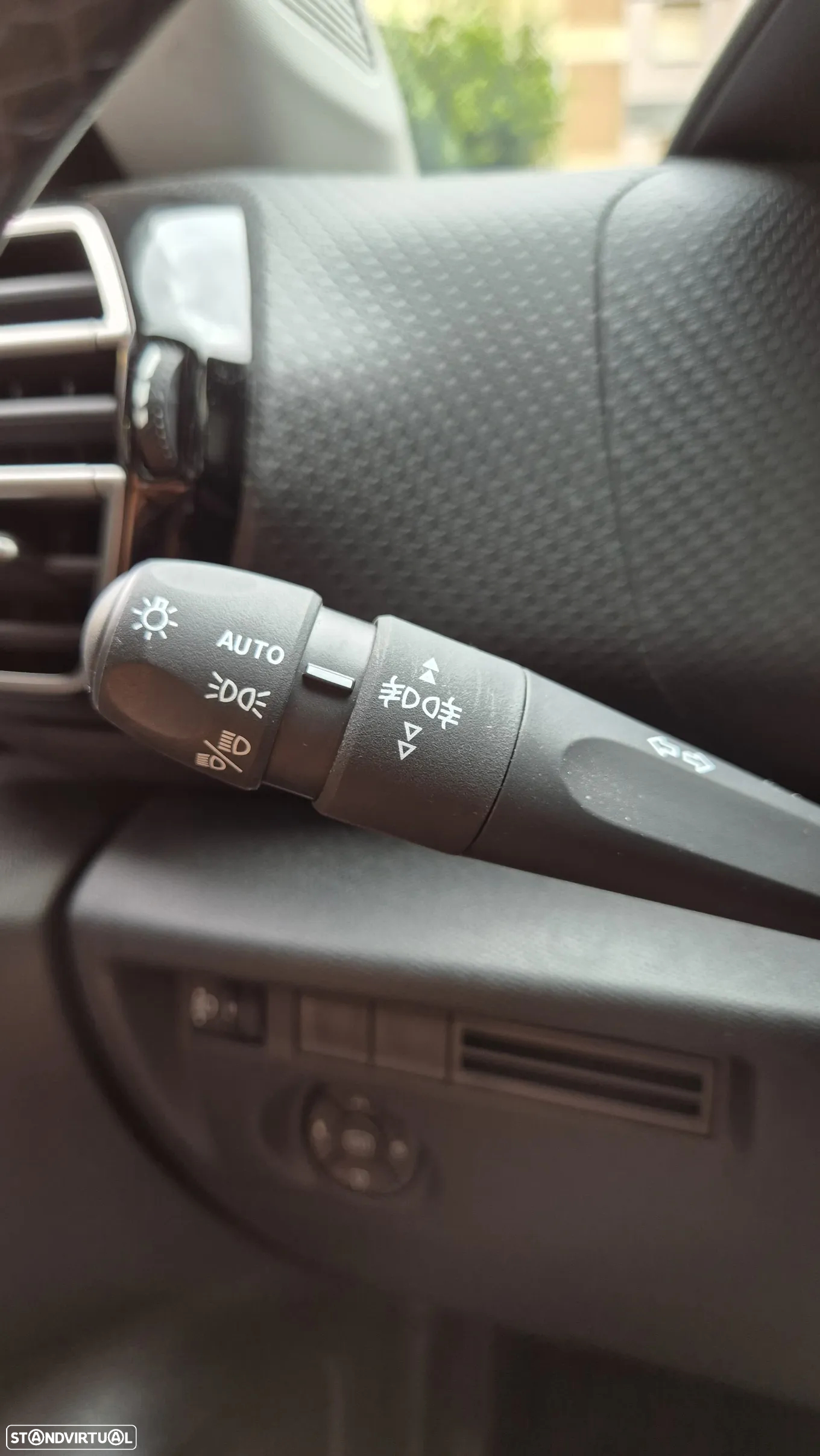Citroën C4 PureTech 130 Stop&Start EAT8 SHINE - 16