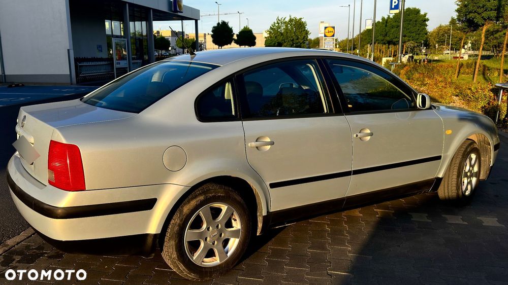 Volkswagen Passat 1.6 - 4