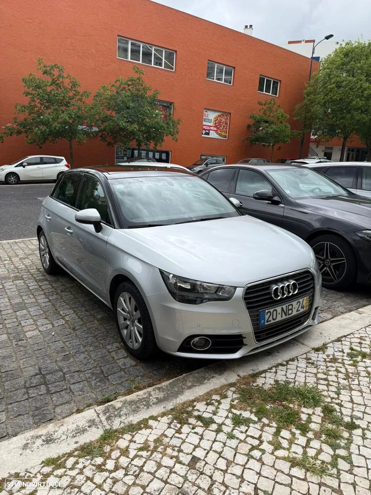 Audi A1 Sportback 1.6 TDi S-line S tronic - 4