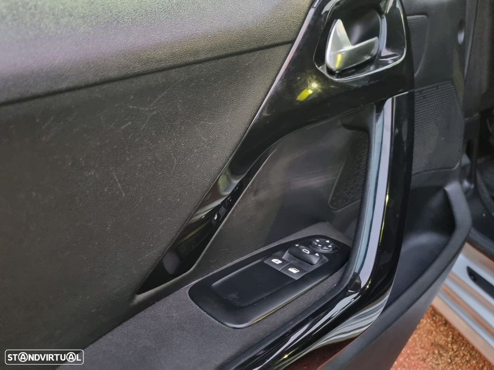 Peugeot 208 1.2 PureTech Style - 18