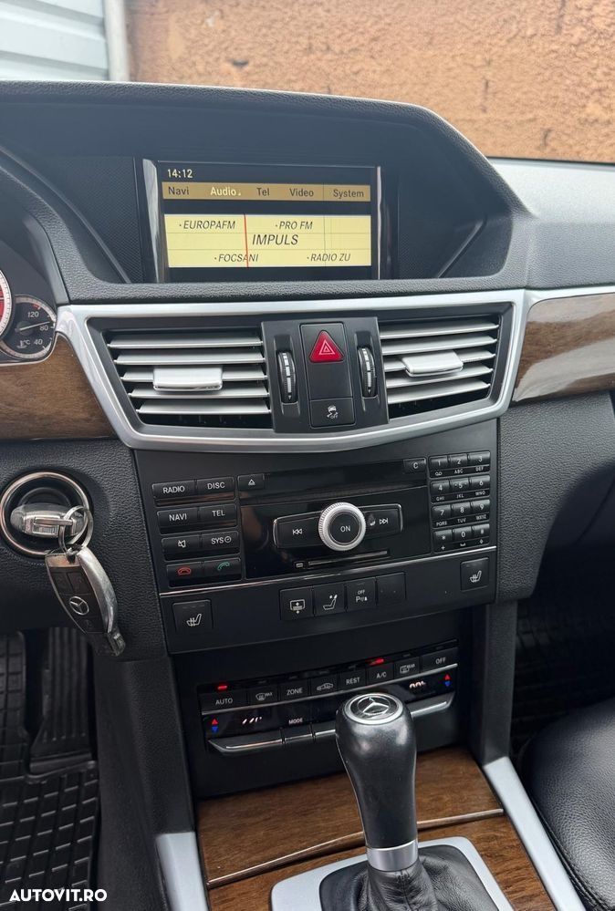 Mercedes-Benz E 220 CDI DPF BlueEFFICIENCY Automatik Elegance - 10