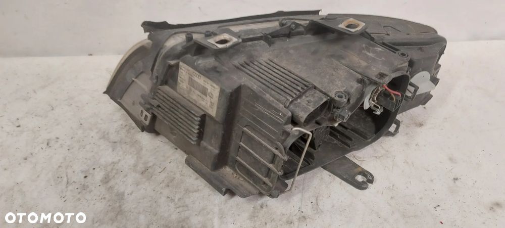 .  LAMPA PRZOD PRZEDNIA PRAWA AUDI A4 B6 CABRIO - 4