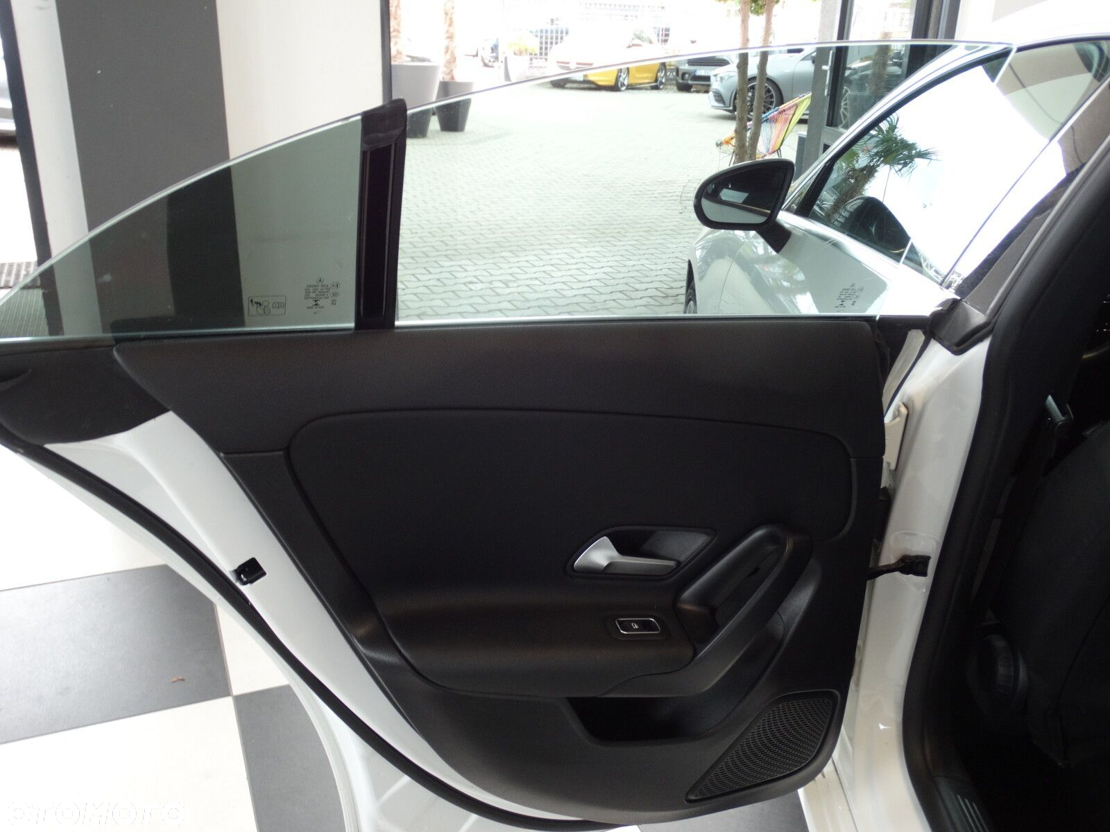 Mercedes-Benz CLA - 32