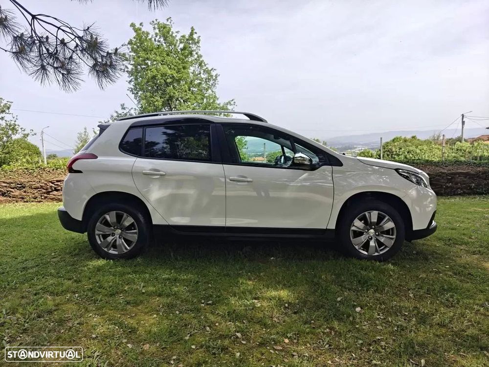 Peugeot 2008 1.2 PureTech Style — fotografia 2