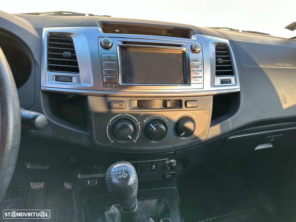 Toyota Hilux 2.5 D-4D 2WD CD CM+AC+PM - 4