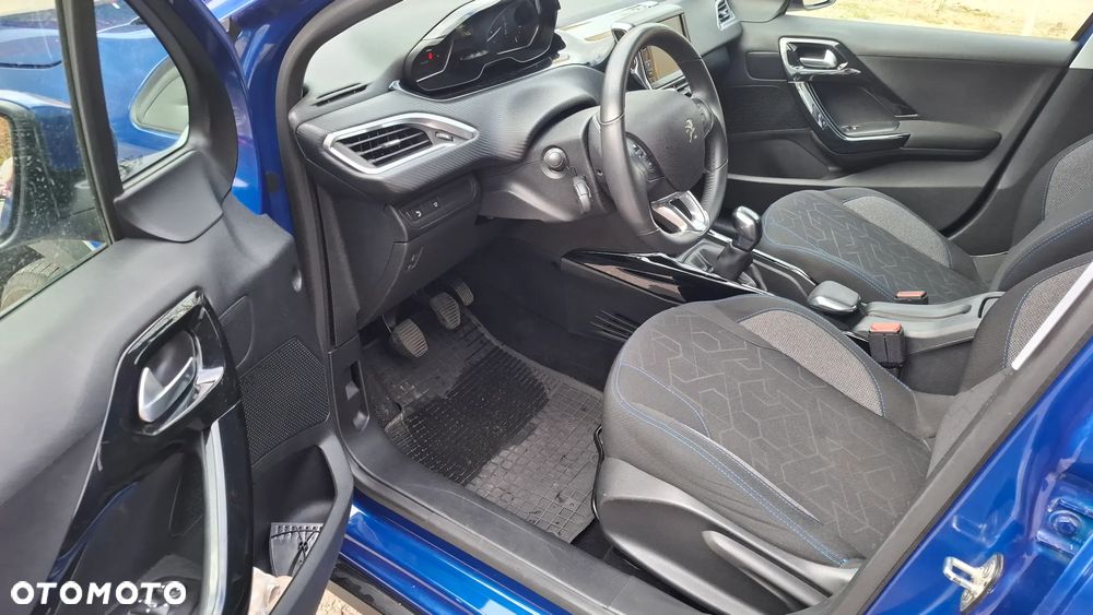 Peugeot 2008 PureTech 100 Style S&S BVM6 - 17