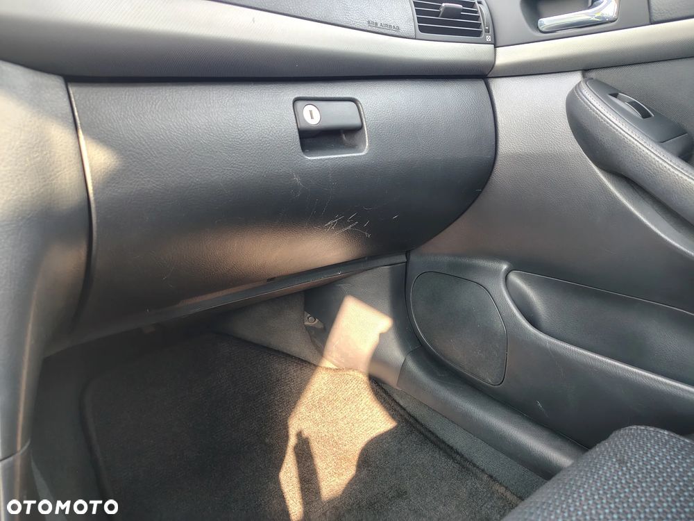 Toyota Avensis 2.0 D-4D Luna - 26